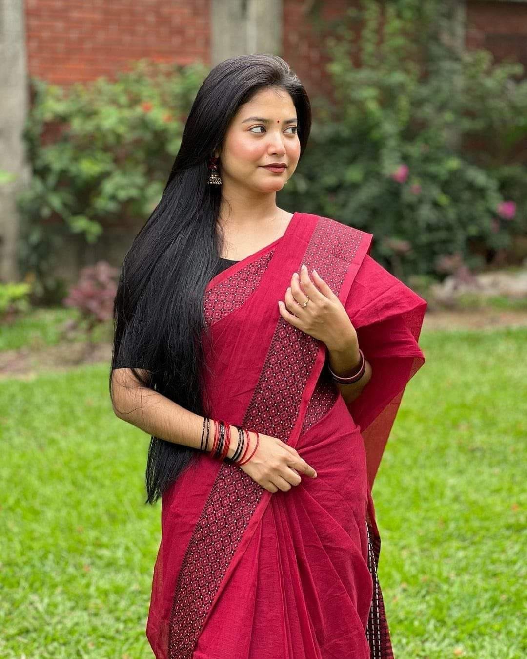 475957597_122230616468033386_1233442211939777724_n দেশীয় তাঁতের পিওর সুতি শাড়ি - Pure cotton saree - Magenta - Image 1